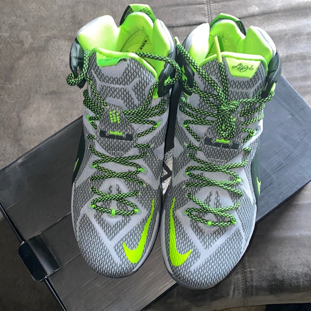 Men’s Lebron XII